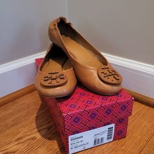 Authentic Tory Burch Reva Tumbled Leather Tan Flats Size 11